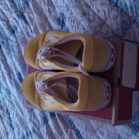 Shoes - Picture 3 of 4